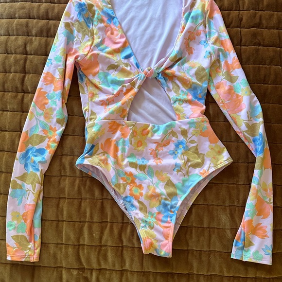 Billabong Swimsuit - Picture 4 of 6